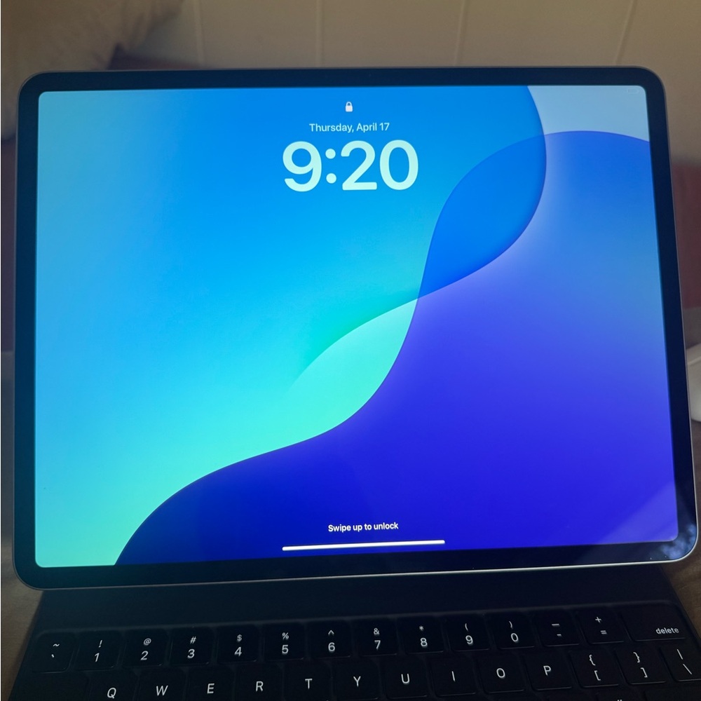 iPad Air M2 with Magic Keyboard Folio case and AirPod bundle - Picture 5 of 11